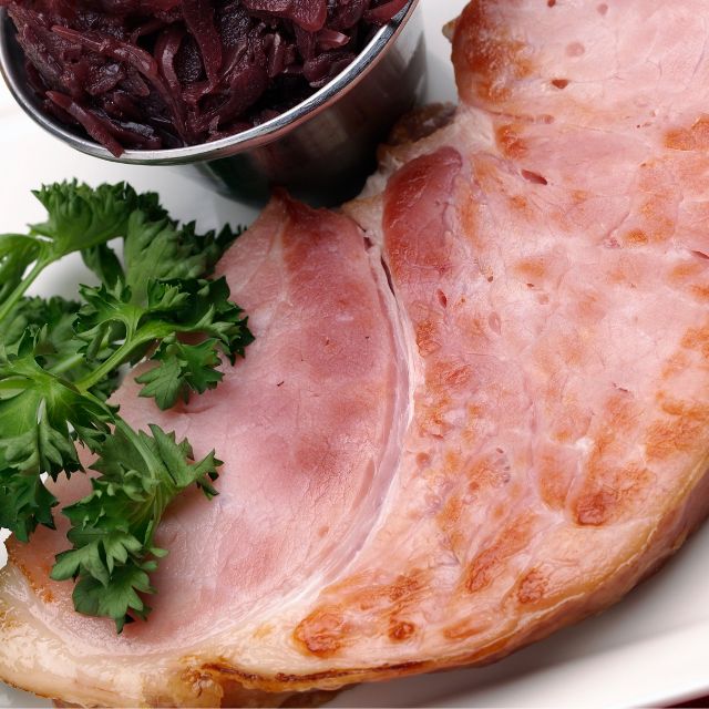 Jambon grillé sauce moutarde fumée et pommes grenailles